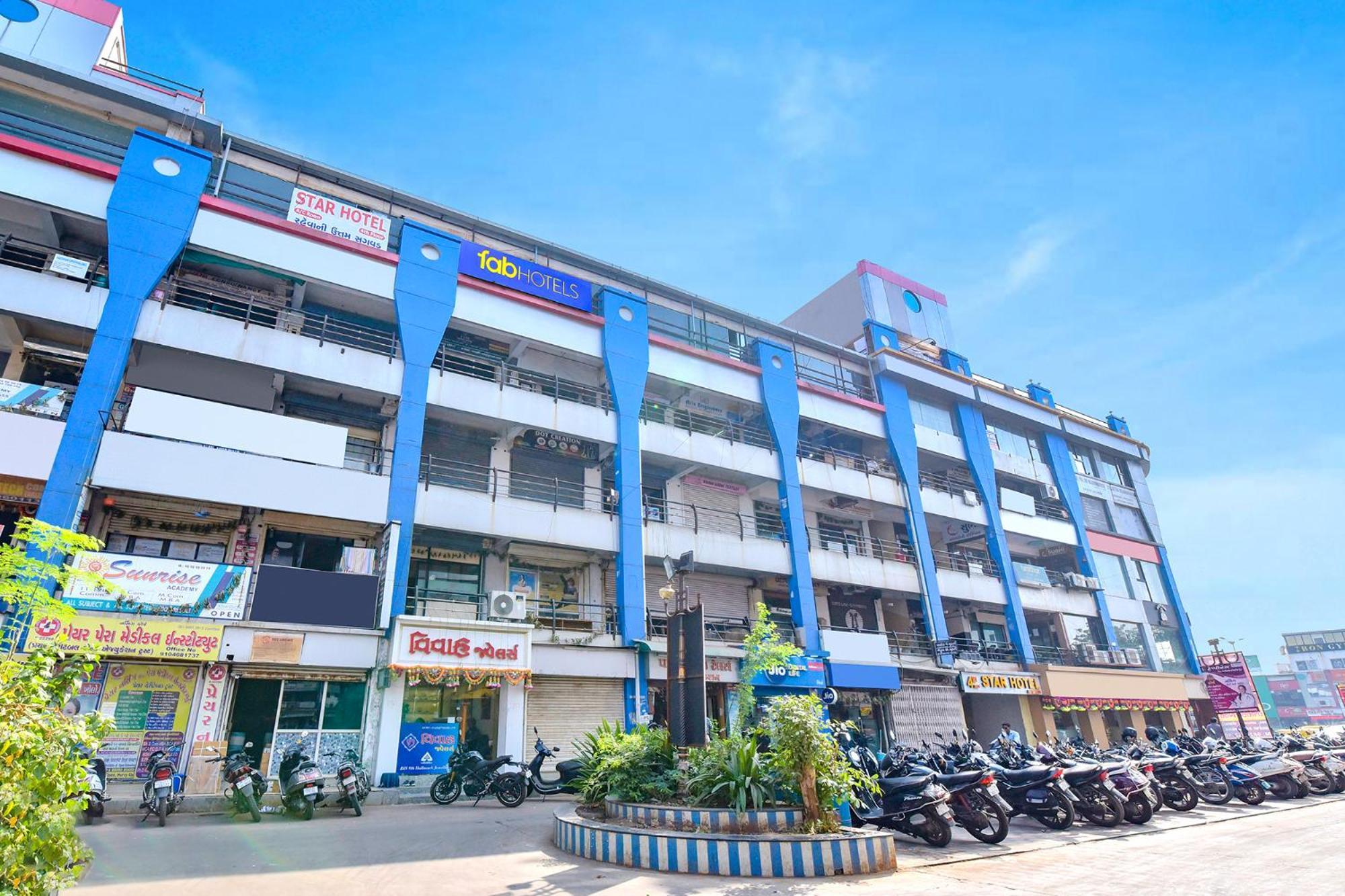 Fabhotel Star Ahmedabad Bagian luar foto