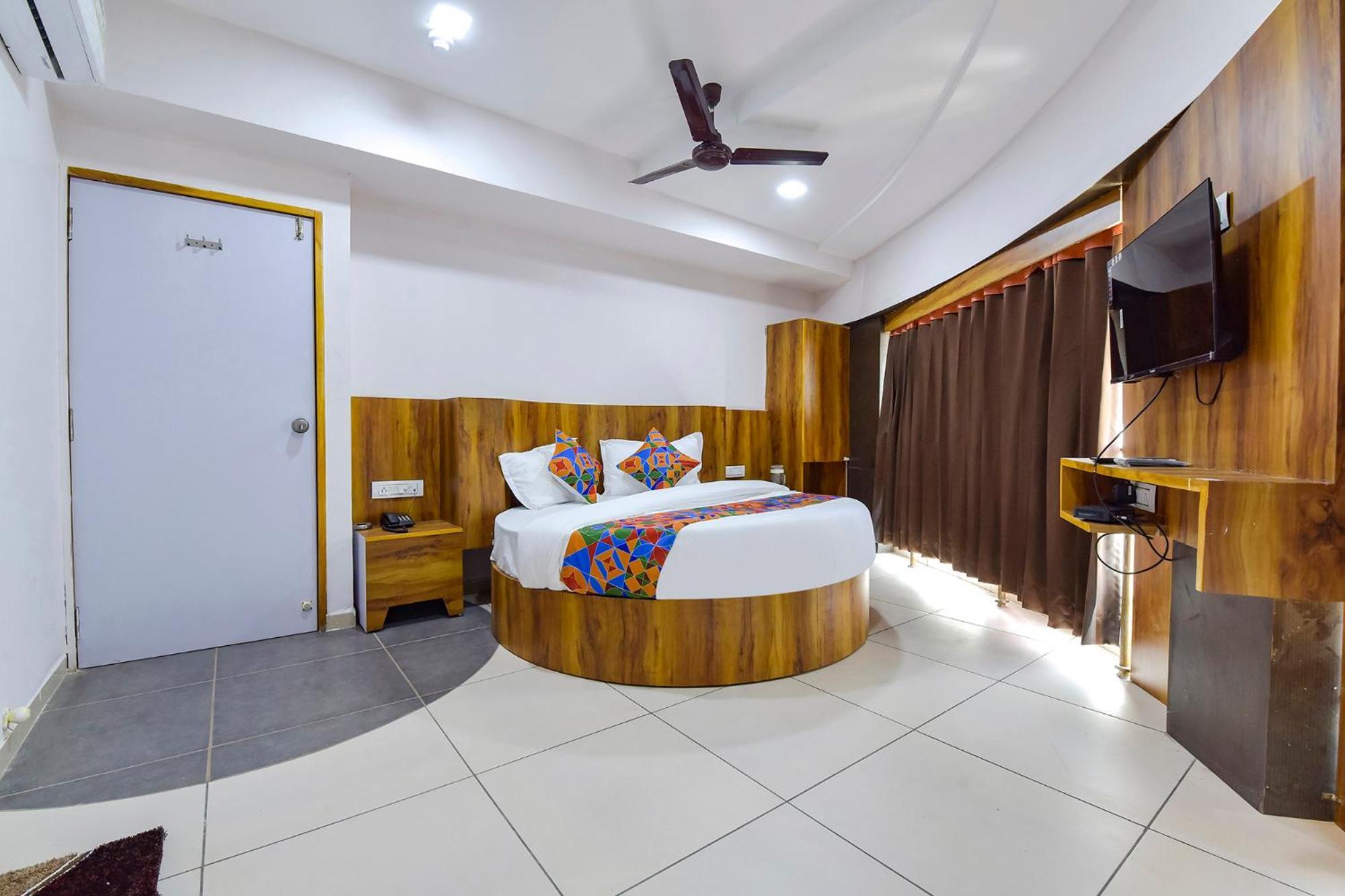 Fabhotel Star Ahmedabad Bagian luar foto